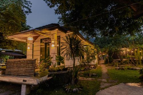Lang Co Bed & Breakfast | Suoi Da Homestay