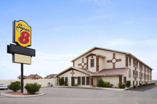 Carlsbad Hotel | Super 8 by Wyndham Carlsbad