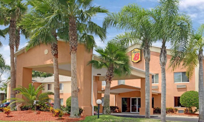 Bethune Grant Hotel | Super 8 by Wyndham Daytona Beach