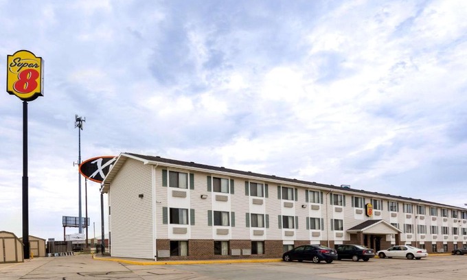 Hays Hotel | Super 8 by Wyndham Hays KS