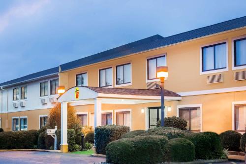 Jonesboro Hotel | Super 8 by Wyndham Jonesboro