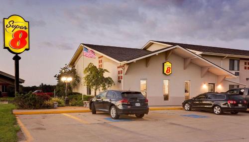 Keokuk Hotel | Super 8 by Wyndham Keokuk