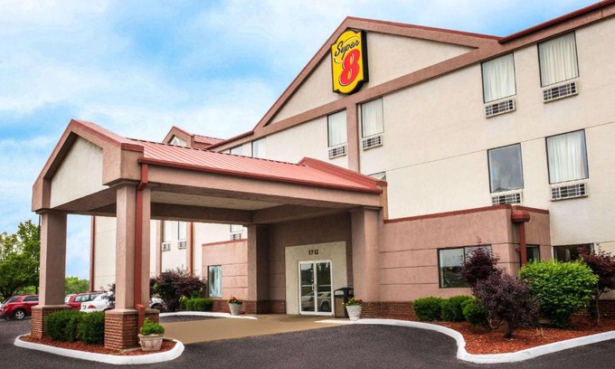 Pevely Hotel | Super 8 by Wyndham Pevely