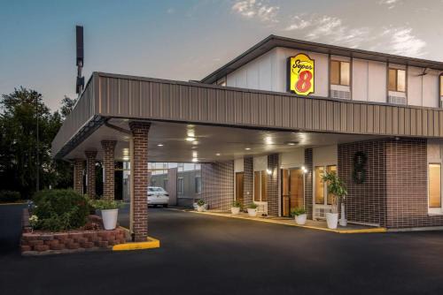 Terre Haute Hotel | Super 8 by Wyndham Terre Haute