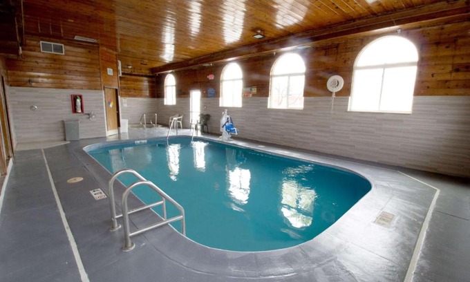 Elk Grove Village Hotel | Super 8 by Wyndham Chicago O'Hare Airport