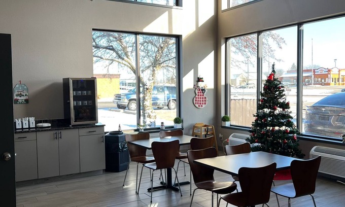 Watertown Hotel | Super 8 by Wyndham Watertown WI