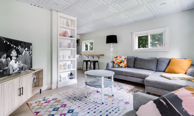 Mystic - New London Apartment | Super Cute & Cozy Apartment in Downtown Mystic!
