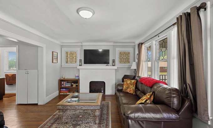 Highland Park House | Super Cute & Sweet Home in Ferndale With 3 Bed 2Full Baths, Big TV, Bonus Room