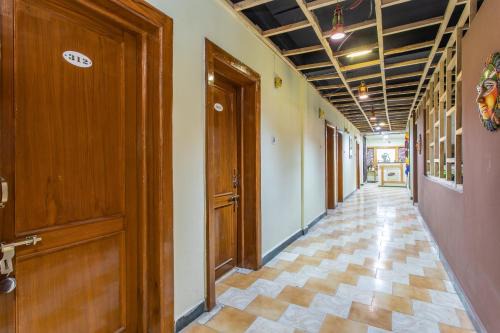 Dewas Hotel | Super Hotel O Santushti