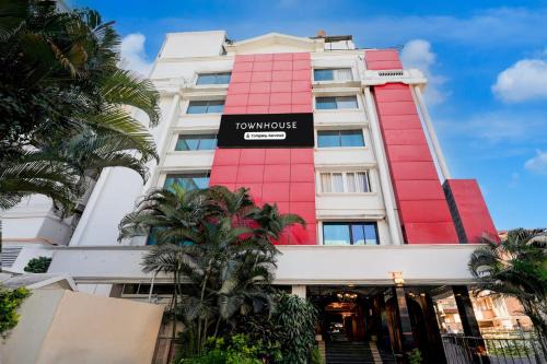 Murgesh Pallya Hotel | Super Townhouse Civil Aviation HAL Road