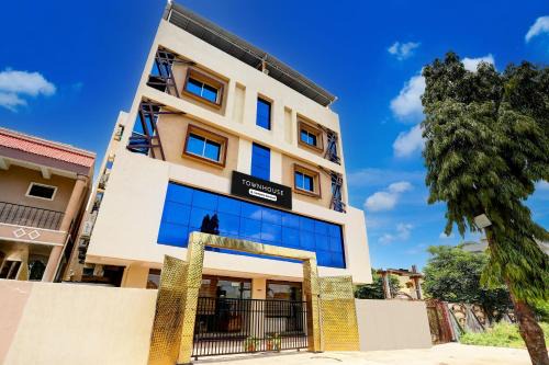Bhopal Hotel | Super Townhouse Hoshangabad Road Near Aashima Mall