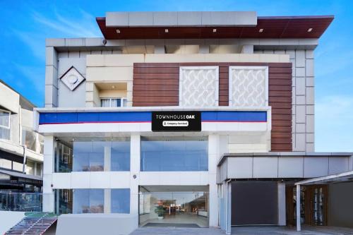 Bullawala Hotel | Super Townhouse Oak Silver City Chowk Formerly HW Residency
