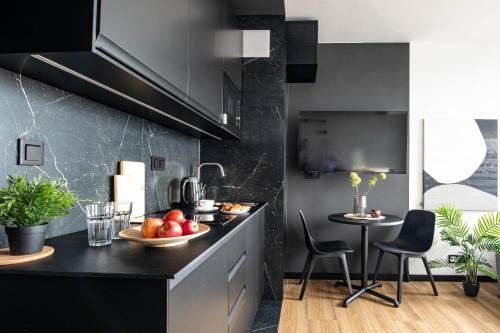 Wlochy Apartment | SuperApart Wiktoryn apt 233