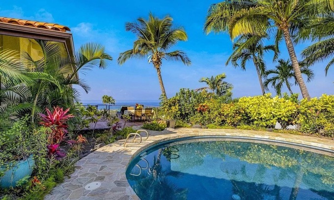 Kailua-Kona Cottage | Superb 1 Bedroom Guest House with180 deg Ocean View.