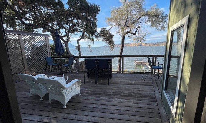 Clear Lake House | Superb 5-bedroom house on the lake in charming Lower Lake, family & pet friendly