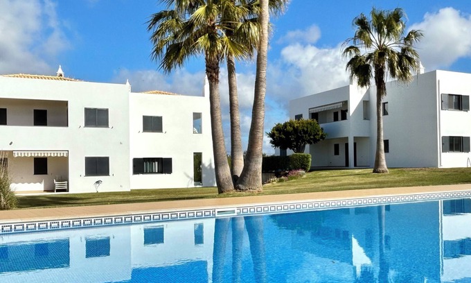 Pera Apartment | Superb apartment with pool and sea view