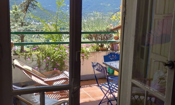 Embrun Apartment | Superb, comfortable apartment with view in Embrun