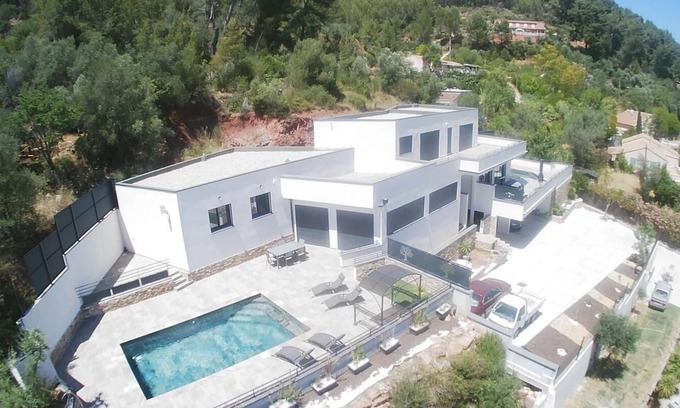 Cuers Villa | Superb contemporary villa with large private pool
