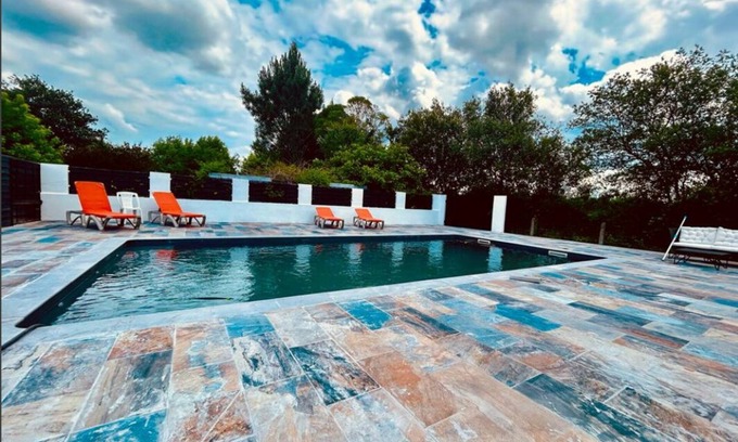 Aureilhan Villa | Superb Heated Pool Villa Near Ocean Lake