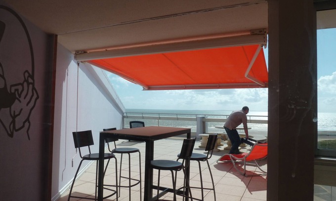 Saint-Jean-de-Monts Apartment | SUPERB SEA-FACING APARTMENT WITH HUGE TERRACE