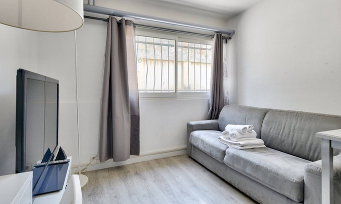 Prado-Perier Apartment | Superb studio near Prado beach