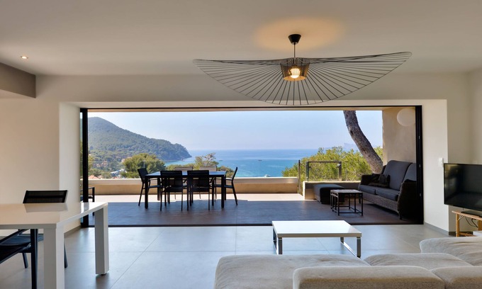 La Madrague Villa | Superb villa overlooking the bay, panoramic sea view, swimming pool, beach 5min
