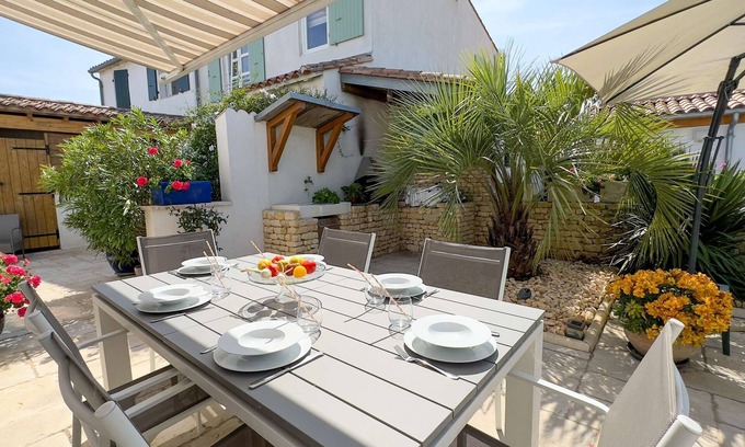 Loix House | Superb villa in the heart of the village of Loix