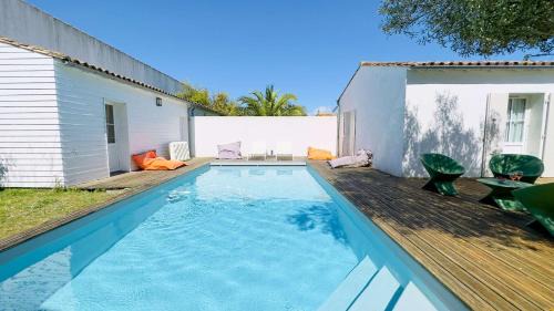Saint-Clement-des-Baleines Villa | Superbe villa avec piscine dans le village