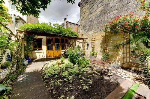 Nansouty-Saint-Genes Apartment | Superbe maison en pierre bordelaise