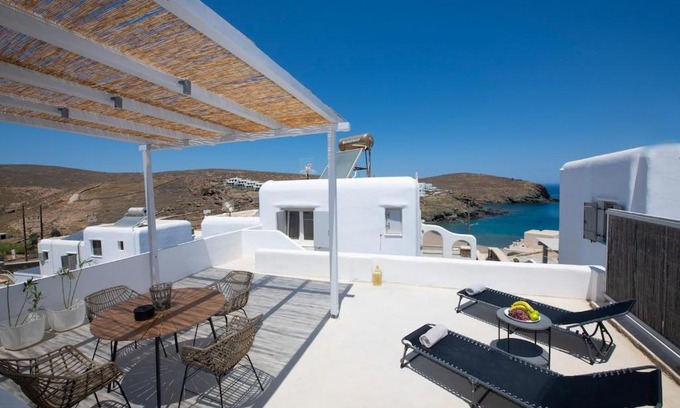 Xilokeratidi Apartment | Superior 3 Beachfront Suite Hot tub and Seaview