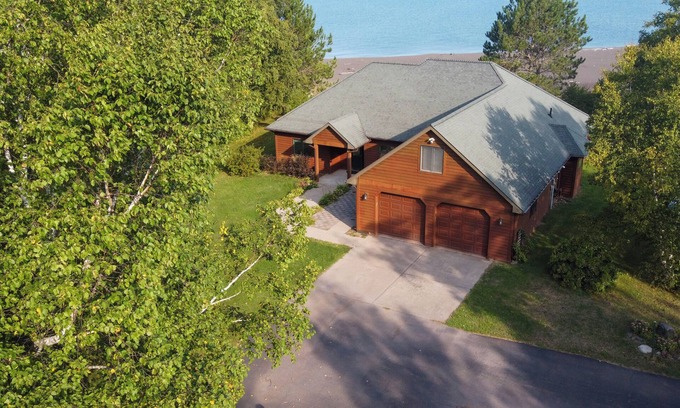 Atlantic Mine House | Superior Retreat: Your Fall Adventure Hub – Waterfront Stay Near Brockway Mountain