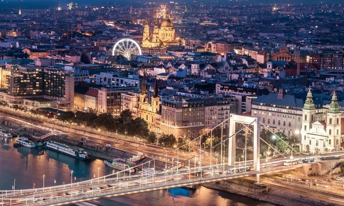 Inner City Budapest Apartment | Superior Riverside Residency