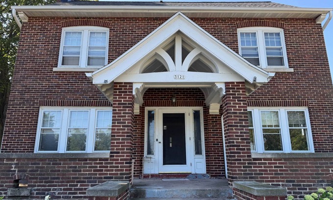 Bay View House | Superior Street Lakeview Villa