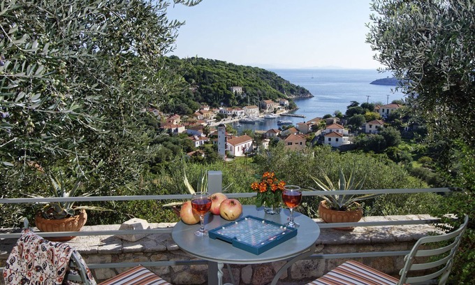 Kioni House | Superior Traditional Suite Kalypso,for Newlyweds,with Pool,aunique view.nn