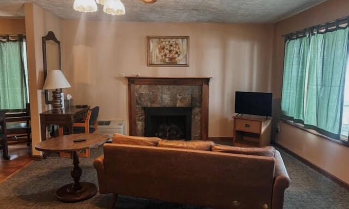 Golconda House | Superior Suite- Peaceful Retreat on the River