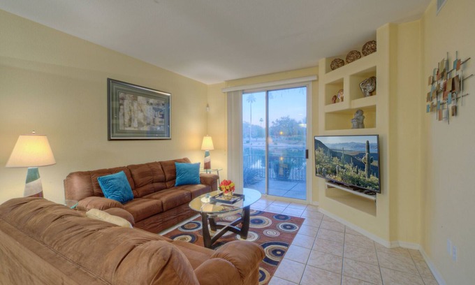 Superstition Lakes Condo | Superstition Lakes 1st Floor Condo: Lake & Sunrise Views, Gated Comm Heated POOL/SPA, Walk to Mall