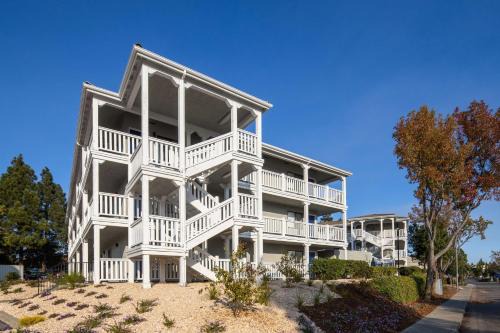 Fairfield Hotel | SureStay Hotel by Best Western Fairfield Napa Valley