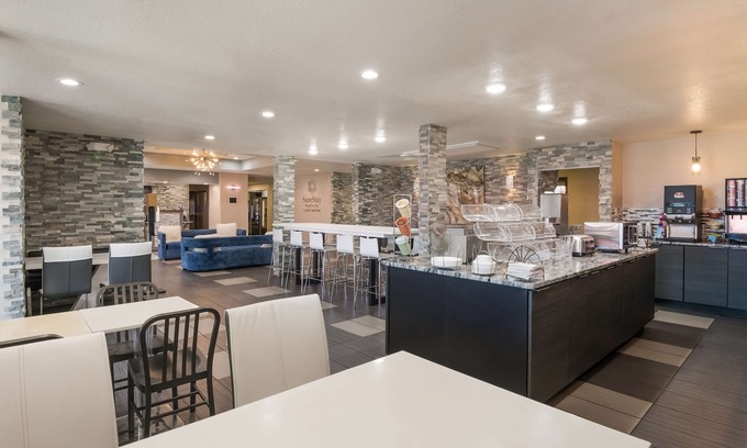 Coralville Hotel | SureStay Plus Hotel by Best Western Coralville Iowa City