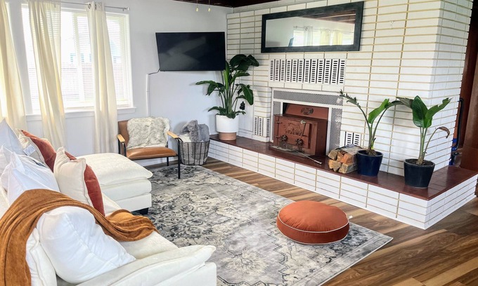 Crescent City House | Surf & Sand, MCM Coastal Escape, Pet-Friendly