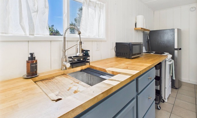 Westport Cottage | Surf Shack 2: Cozy Cabin + Wifi in Westport