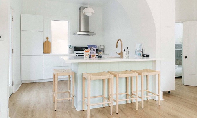 Port Dover House | Surf Vibes|California Cool design | Close to beach