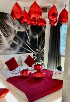 Faubourg-Raines Apartment | Surprise love, Mariage, fiançailles & Netflix & Park