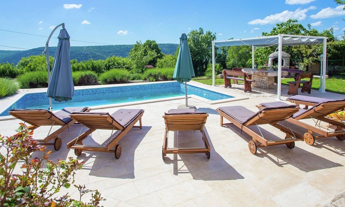 Rasa Cabin | Surrounded by beautiful Mediterranean vegetation and the crystal clear sea