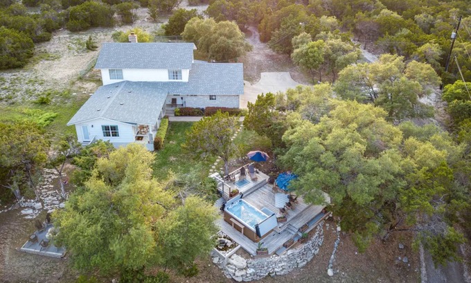 Leander House | Surrounded by hills + xll spa + pool table + game room + two master rooms