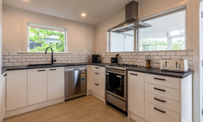 Ponsonby Villa | Surrounded by nature, The Urban Villa in Ponsonby offers an indoor/outdoor terrace.