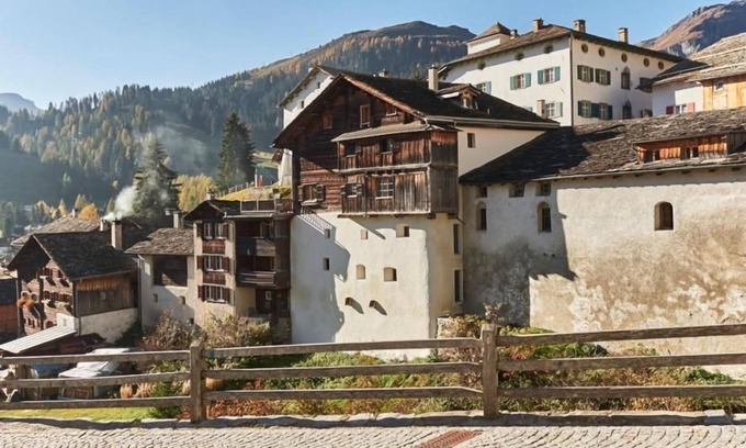 Spluegen Apartment | Susta - Holidays in a listed building