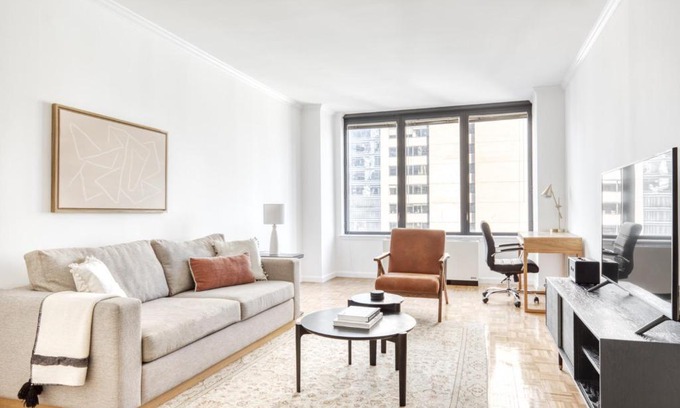 Sutton Place Apartment | Sutton Place 2BR w Gym Pool nr Rockefeller NYC-516