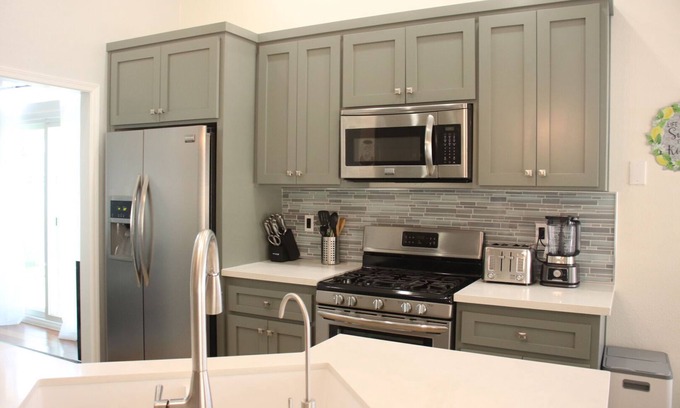 Green Valley House | SVS: 4 Bedroom Henderson Home with Pool Table & Mini Golf