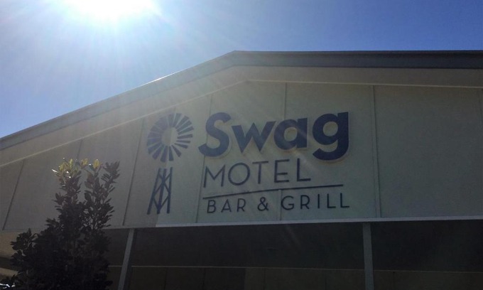 Middlemount Hotel | Swag Motel