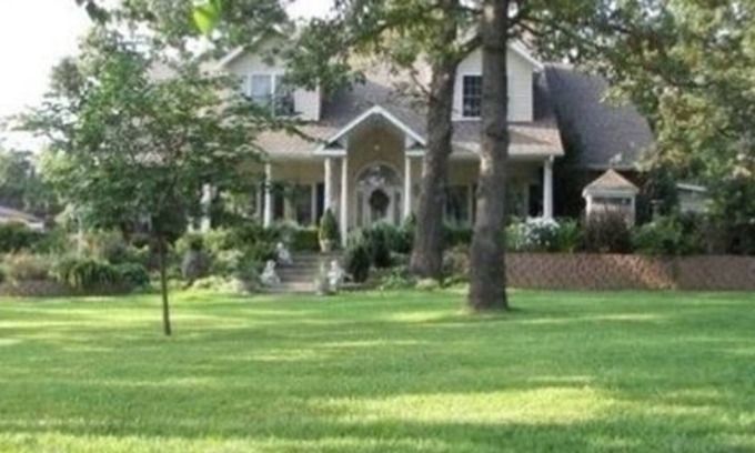 Marshfield Bed & Breakfast | Swan Song Inn